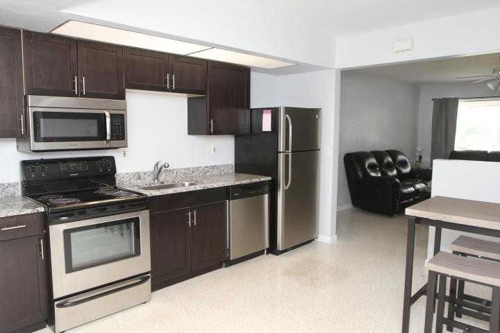 2472 Northeast 5th Avenue - Photo 2 of 6