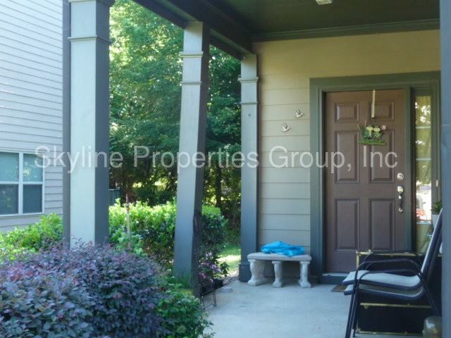 926 Silver Lake Dr - Photo 2 of 20