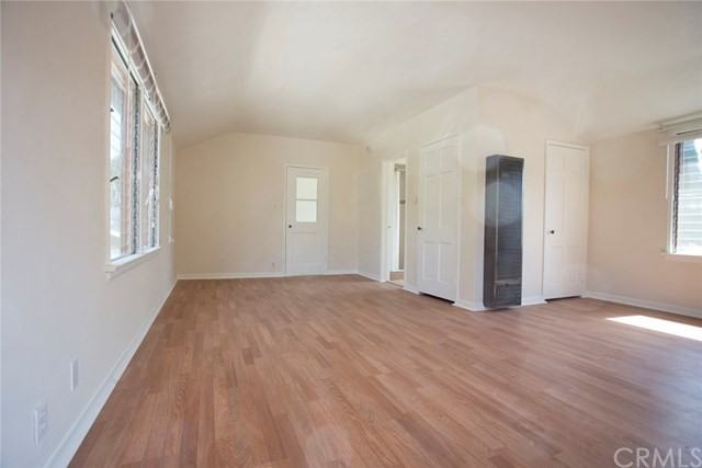 2579 Lake View Ave - Photo 2 of 9