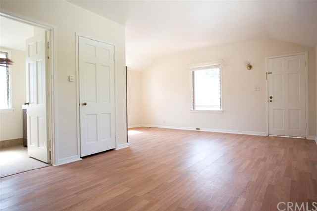 2579 Lake View Ave - Photo 3 of 9