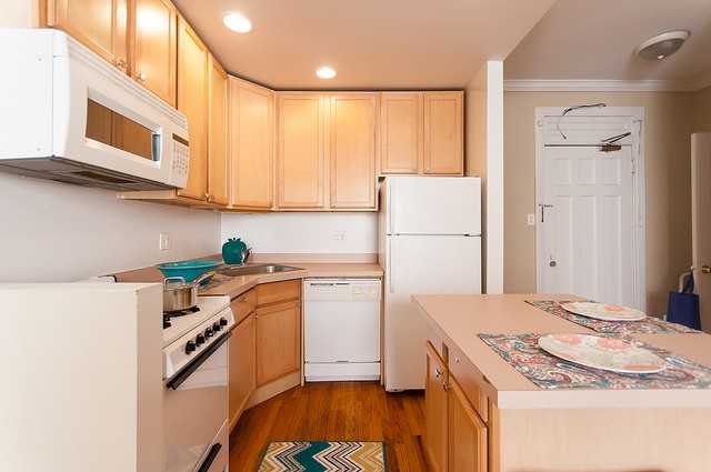 2828 North Pine Grove Avenue