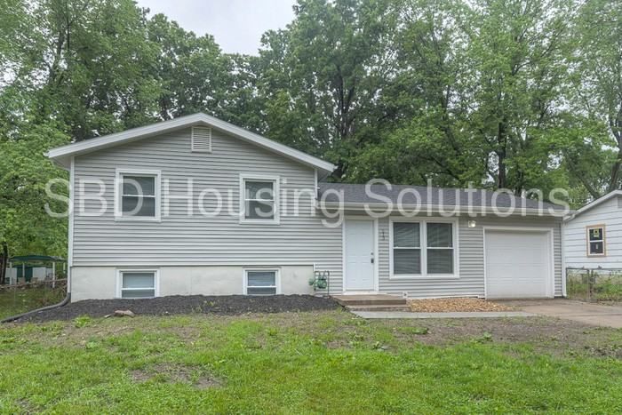 513 NW Ward Ln - Photo 2 of 27