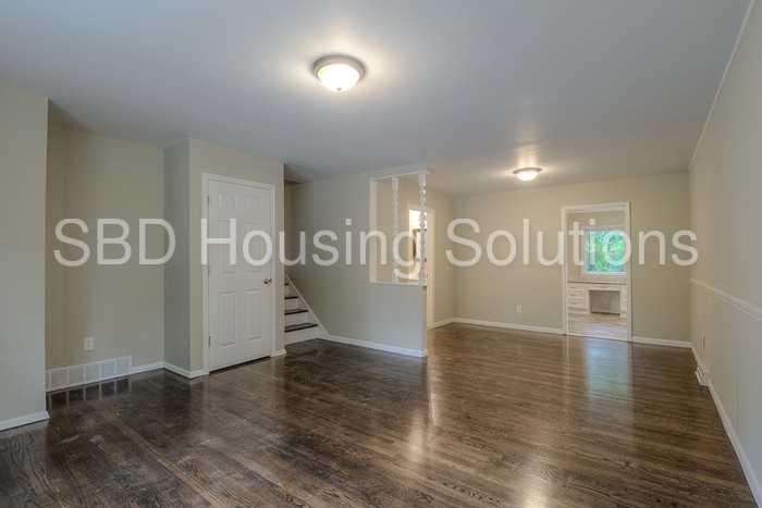 513 NW Ward Ln - Photo 3 of 27