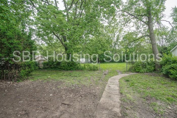 2617 S Northern Blvd - Photo 2 of 25