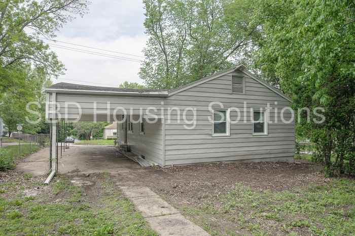 2617 S Northern Blvd - Photo 3 of 25