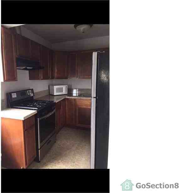 7216 S Hoover St - Photo 2 of 7