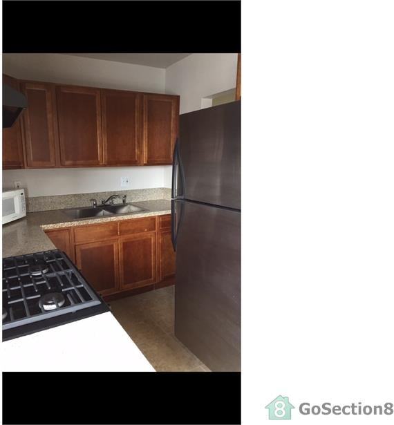 7216 S Hoover St - Photo 3 of 7