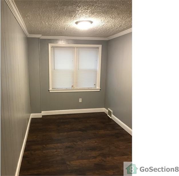 339 Garden Ave - Photo 3 of 9