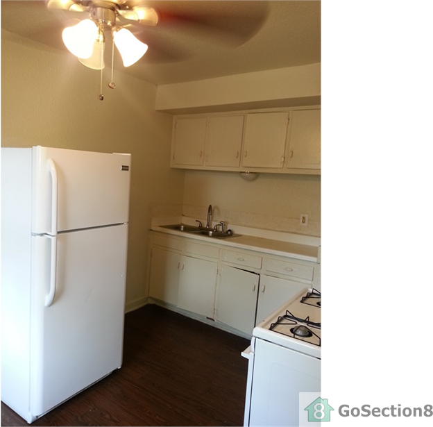 4515 Lockwood Dr - Photo 2 of 5