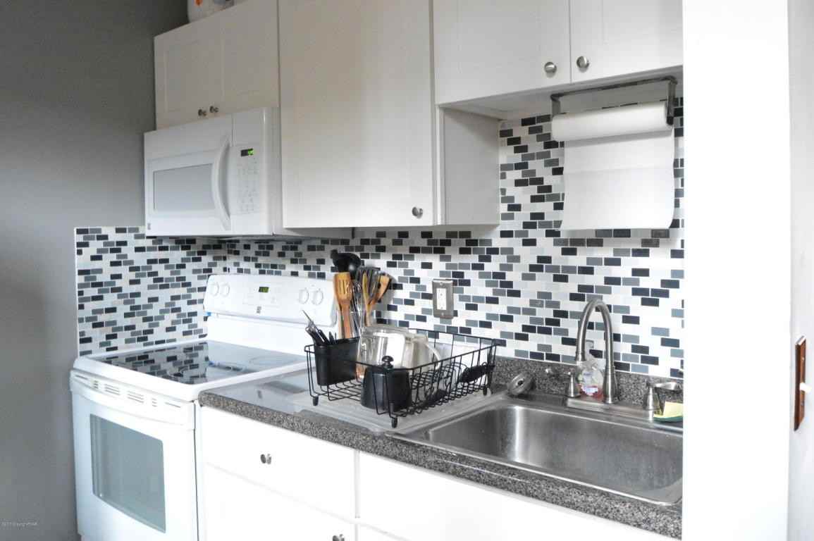 1217 Hunter Ln - Photo 2 of 15