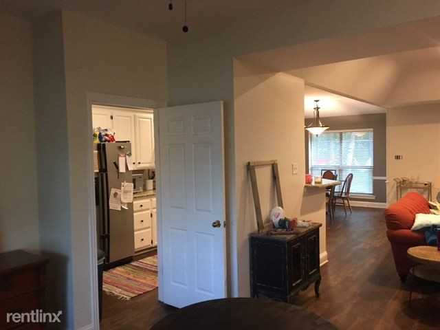 608 Summerglen Dr - Photo 2 of 10