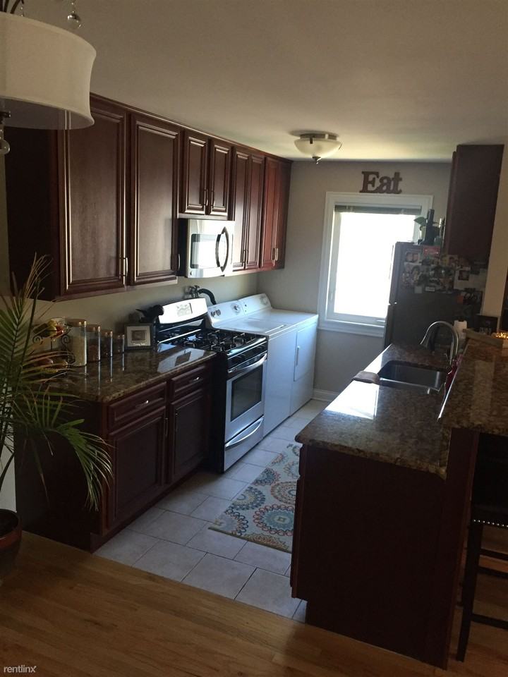 1030 Cove Dr - Photo 2 of 10