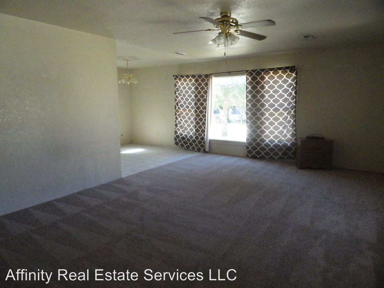 710 N Ash St - Photo 2 of 7