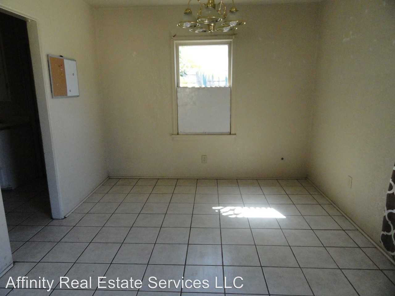 710 N Ash St - Photo 3 of 7