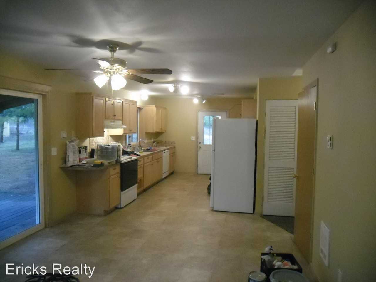 4020 Maple St - Photo 3 of 14