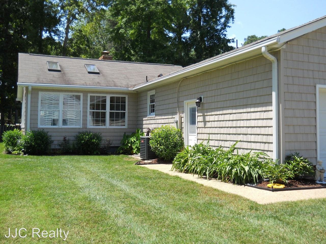 1312 Seaford Rd - Photo 2 of 17