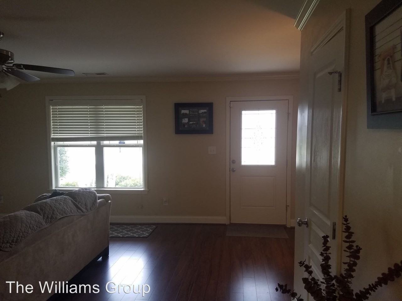 220 Emma Ct - Photo 2 of 17