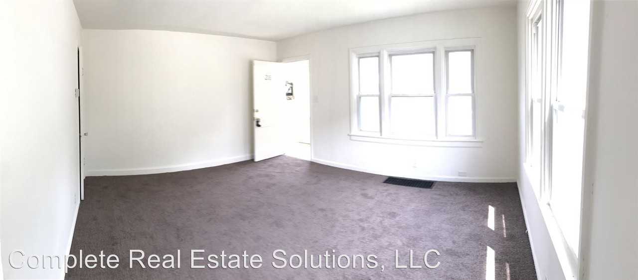 216 N 6th Ave - Photo 2 of 10