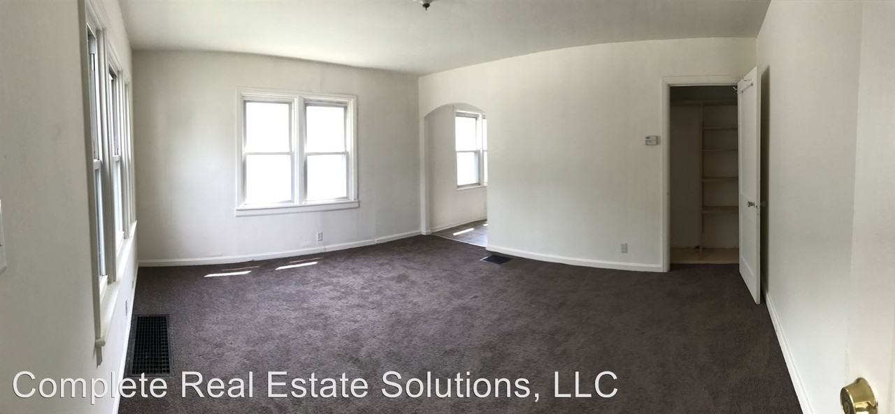 216 N 6th Ave - Photo 3 of 10