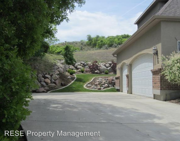 658 High Ridge Ln - Photo 2 of 10