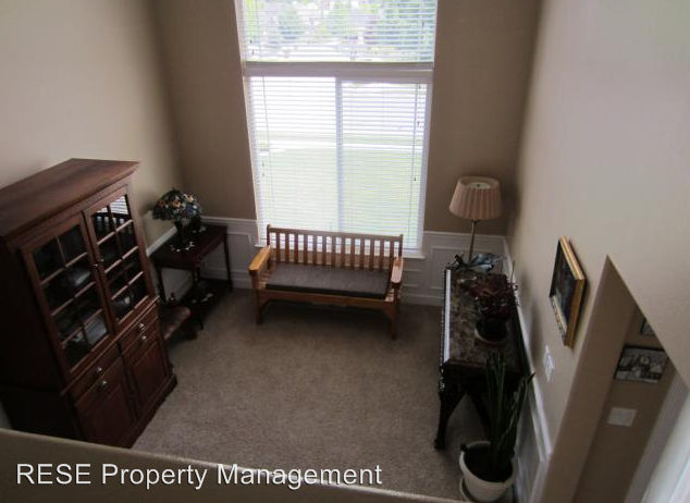 658 High Ridge Ln - Photo 3 of 10