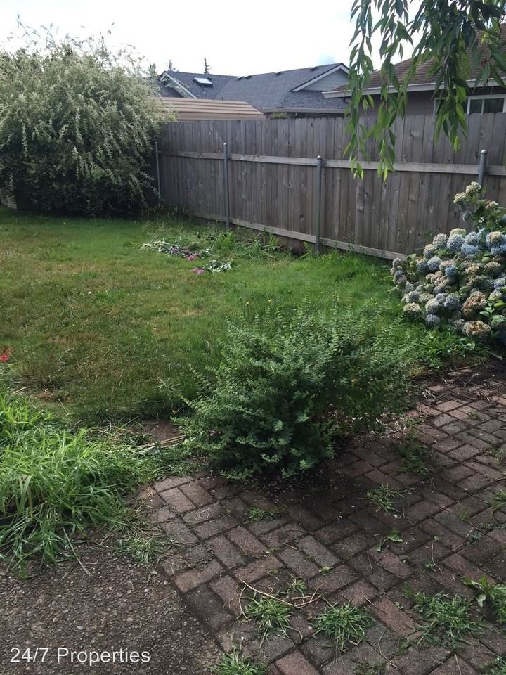 561 SE 6th Pl - Photo 2 of 9