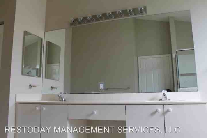 160 NW Willow Grove Ave - Photo 2 of 12