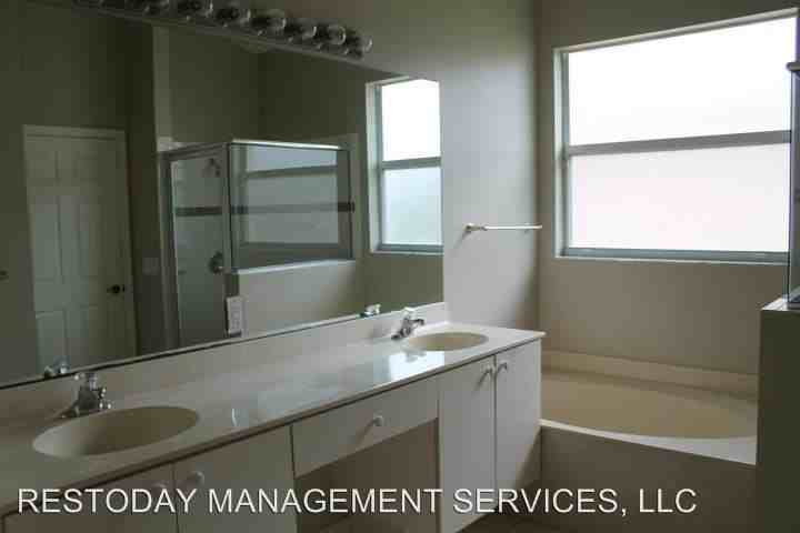 160 NW Willow Grove Ave - Photo 3 of 12