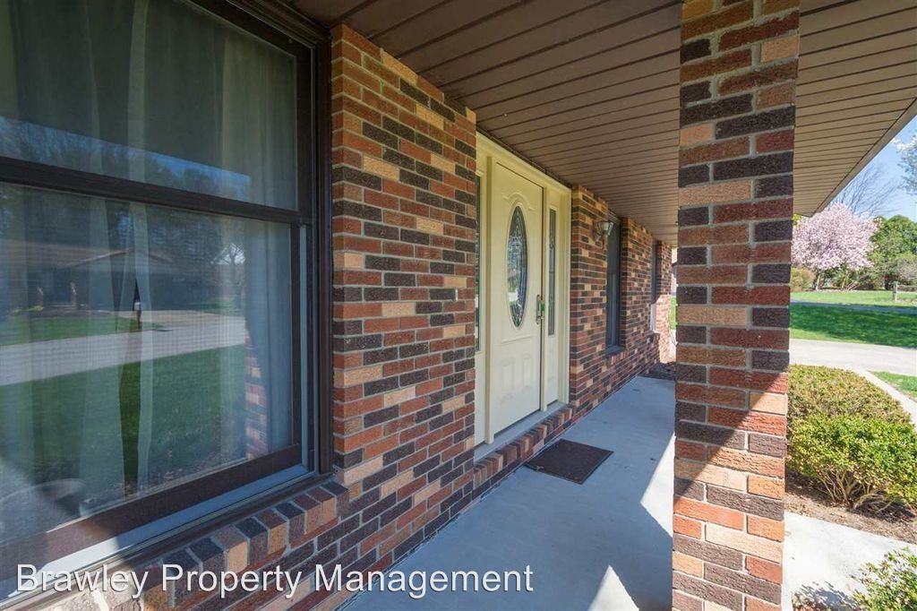 1712 Greenfield Ct - Photo 3 of 21