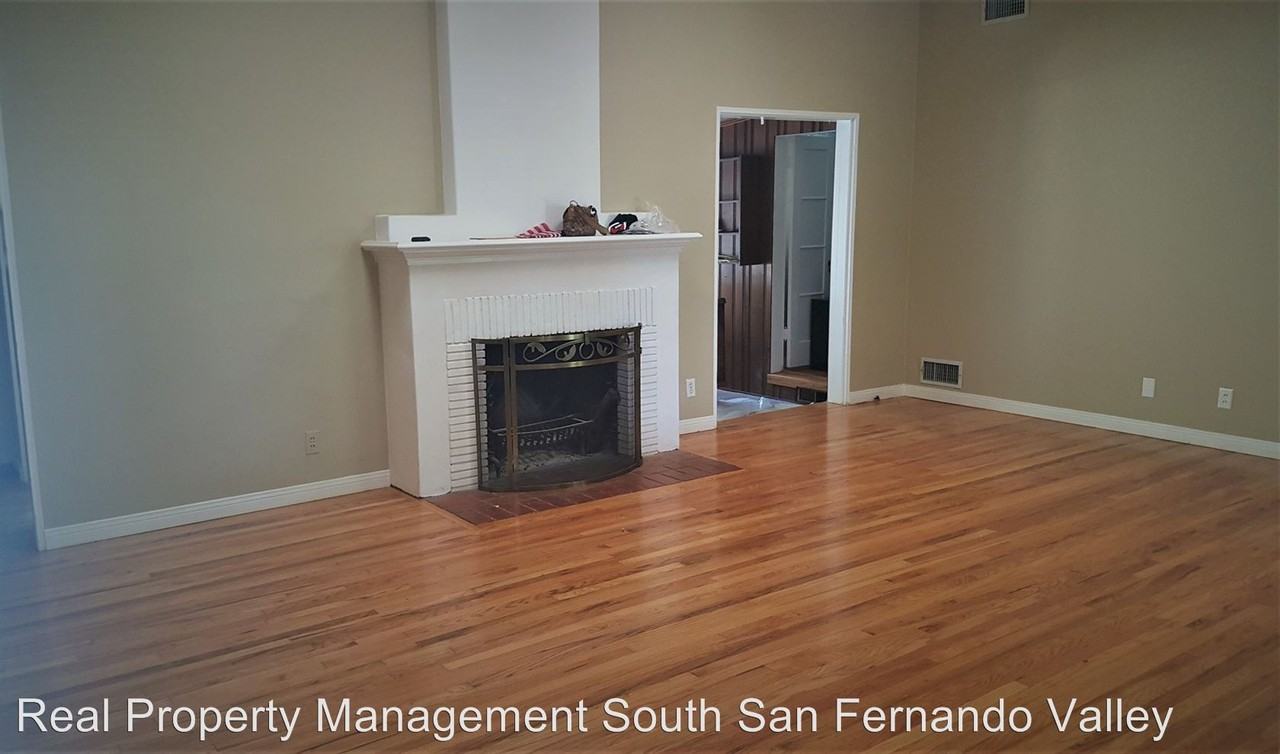 12135 Morrison St - Photo 2 of 17