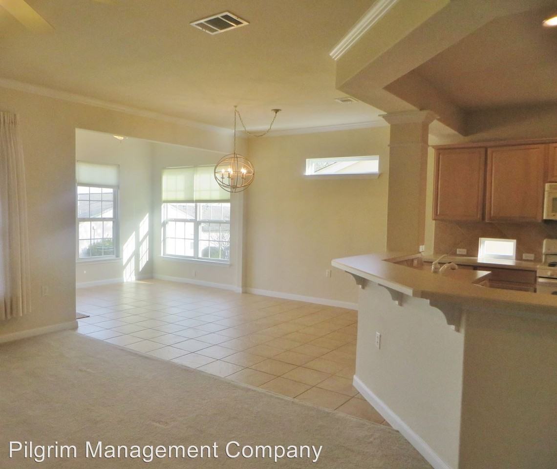 203 Rosecliff Dr - Photo 2 of 2