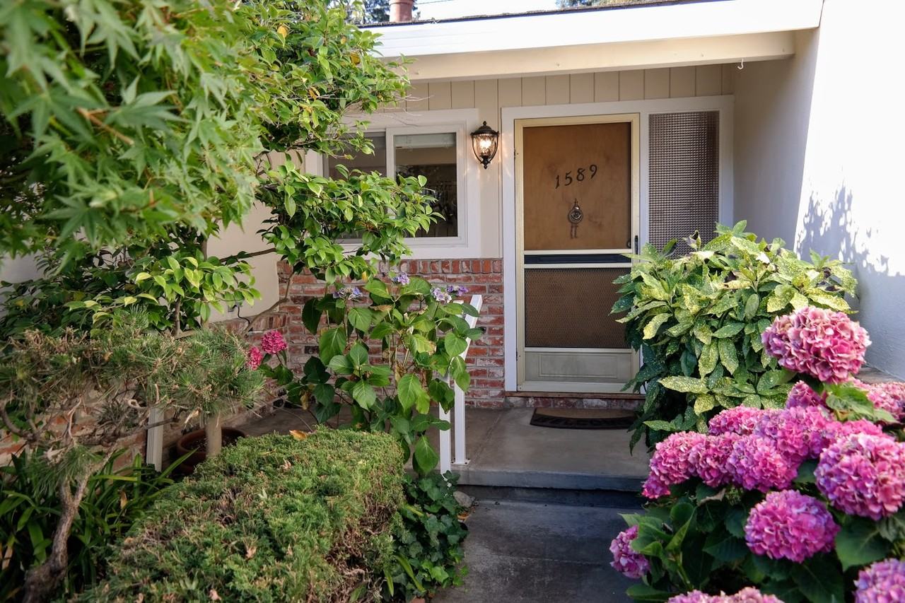 1589 Gilmore St - Photo 2 of 36