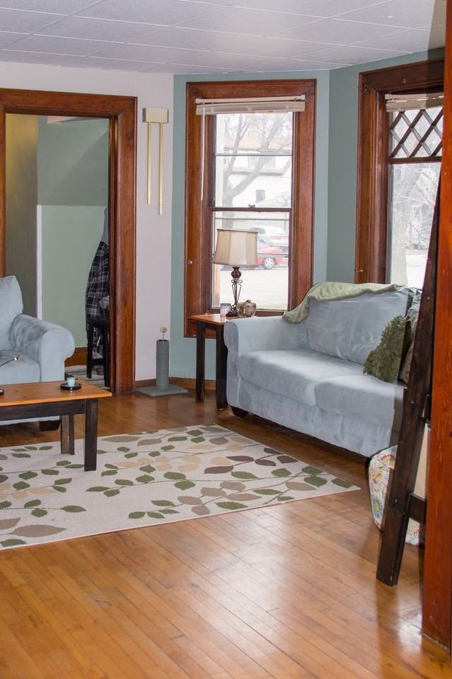 121 S Irwin Ave - Photo 3 of 25