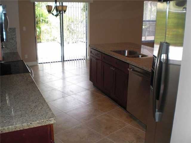 4244 NW 38th Dr - Photo 2 of 7