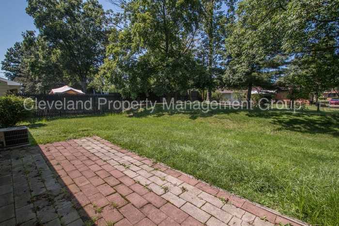 24645 Randolph Rd - Photo 3 of 32