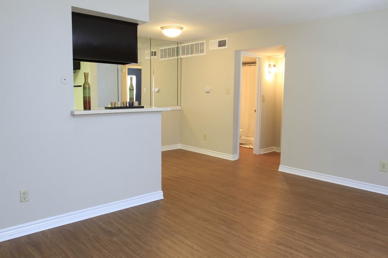 Deer Creek Apartments - Photo 3 of 13