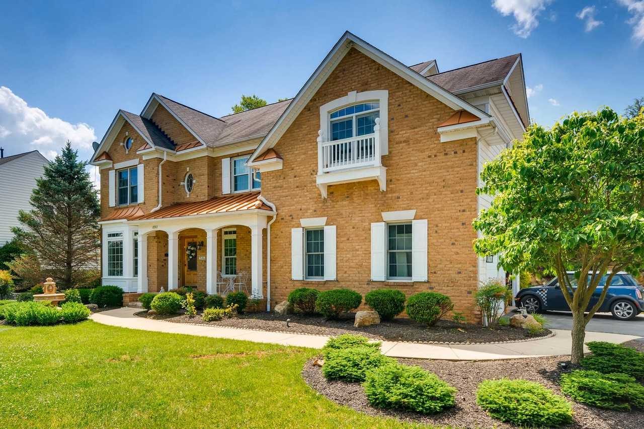 10563 Dorchester Way - Photo 2 of 33