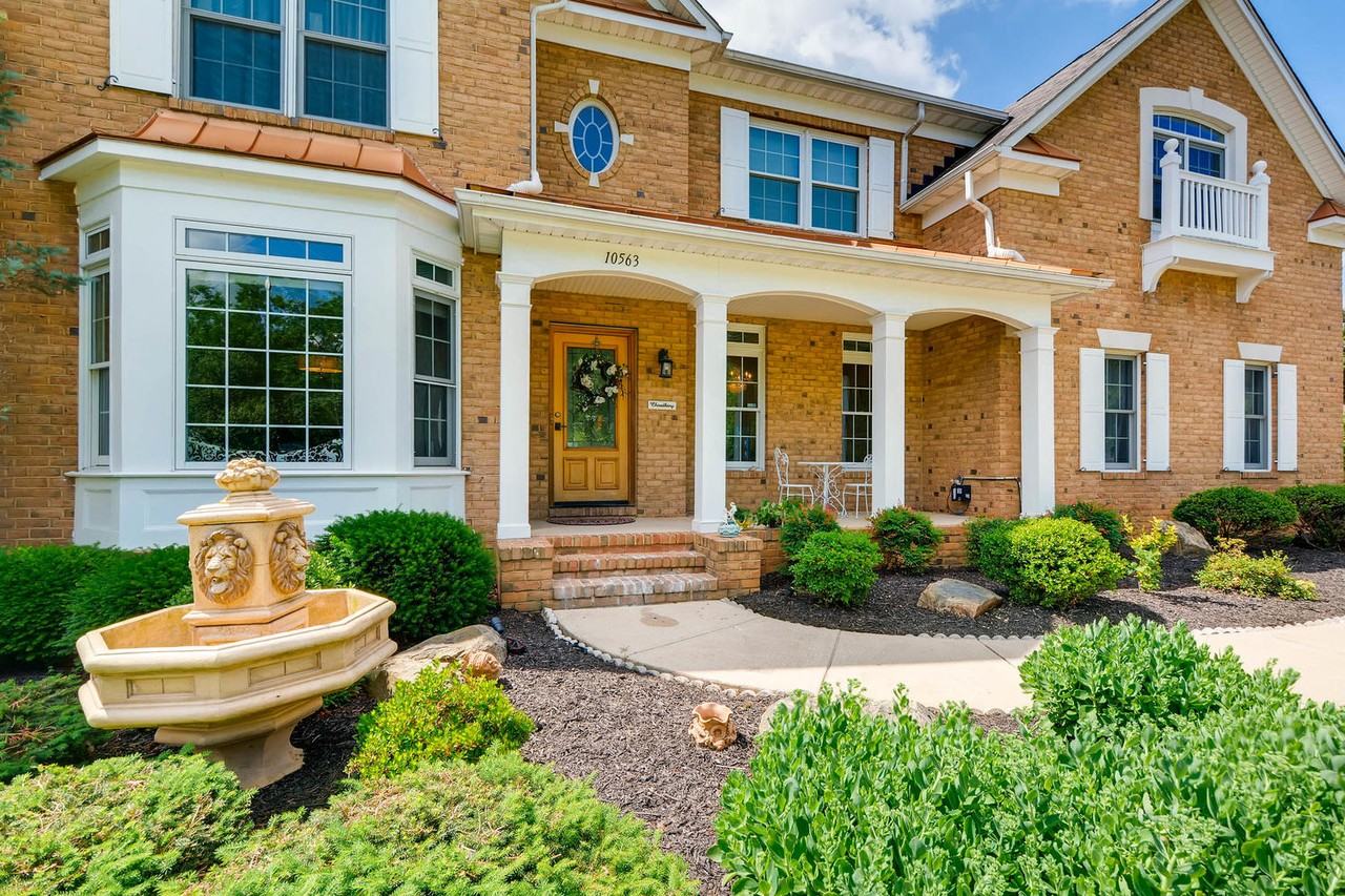 10563 Dorchester Way - Photo 3 of 33