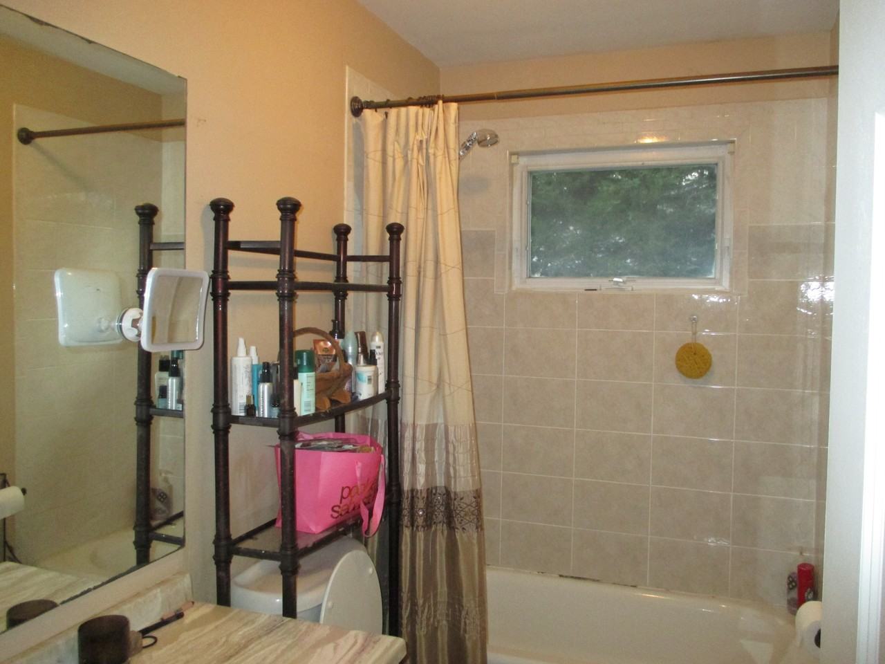 1306 Cayuga Ave - Photo 3 of 3