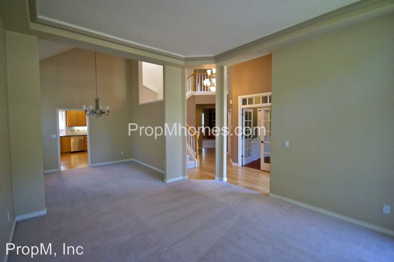 844 Nicole Ct - Photo 2 of 32