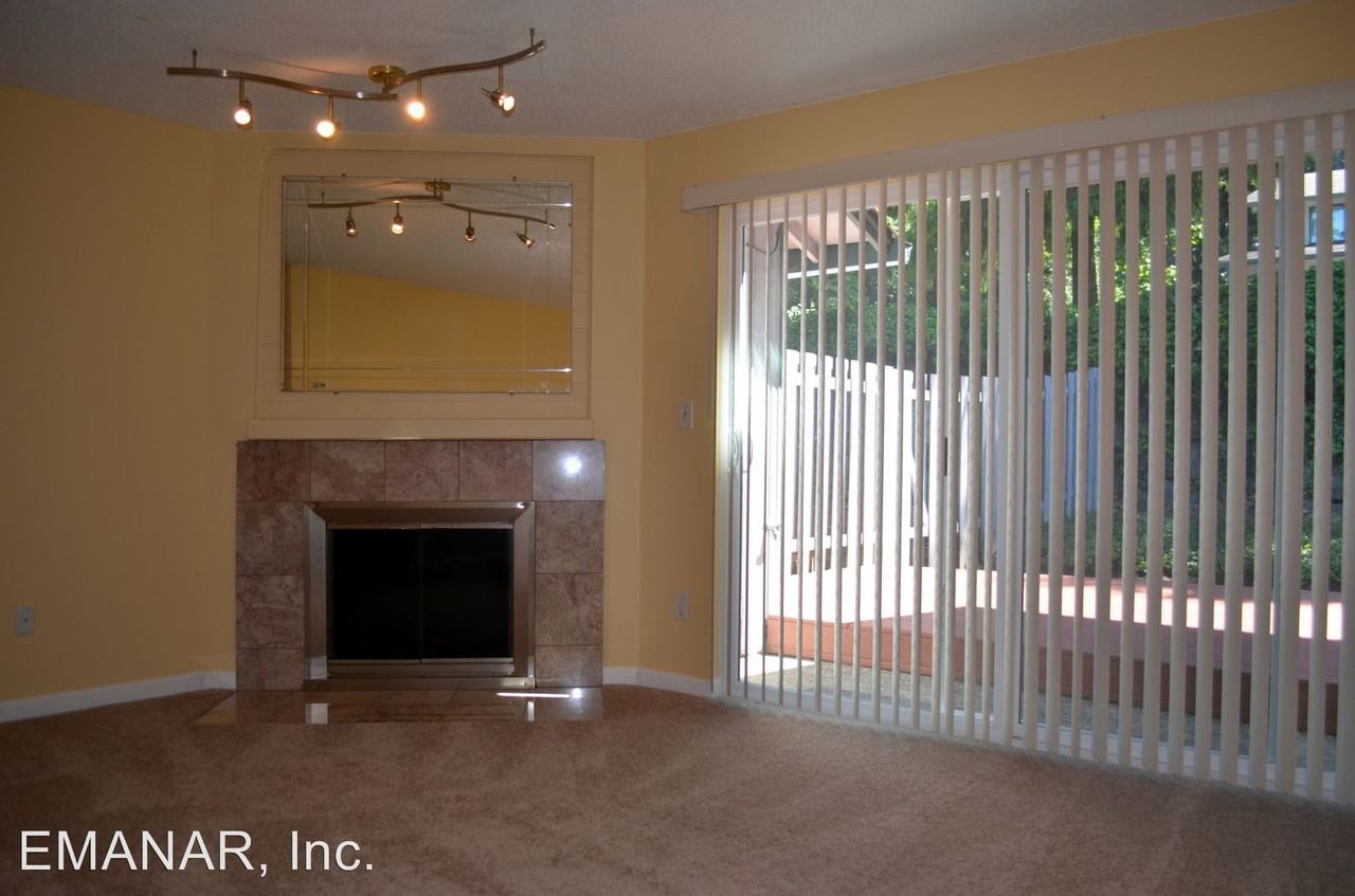 4018 S 158th St #E - Photo 3 of 11