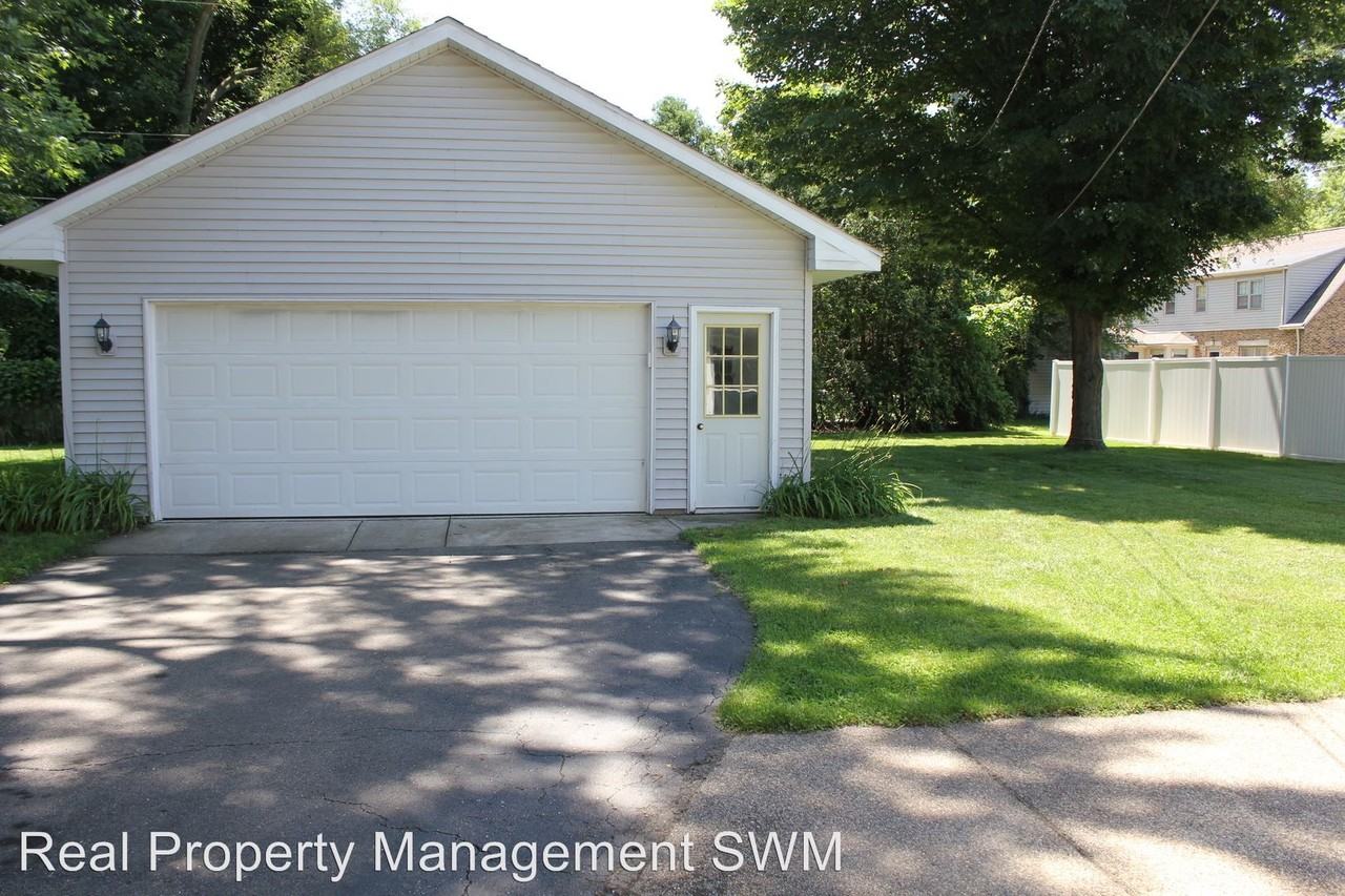 662 Montezuma Rd - Photo 2 of 16