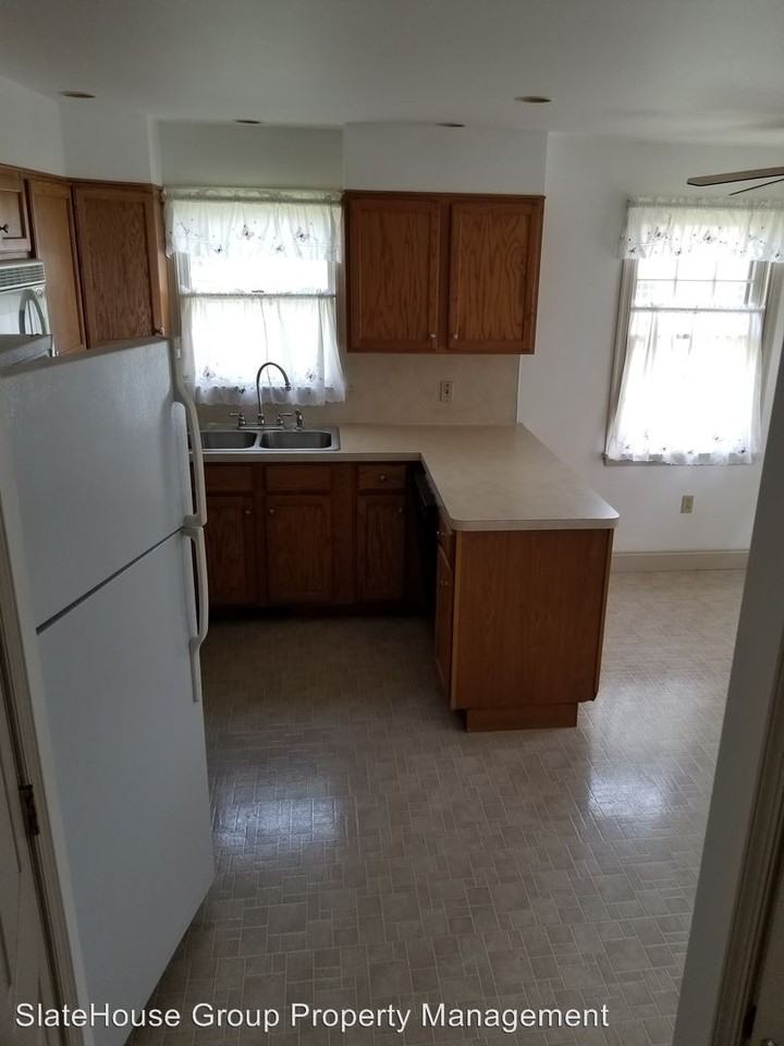 321 W 2nd St - Photo 3 of 18