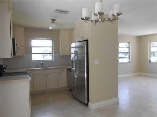 2623 NE 33rd Ave #2A - Photo 3 of 6