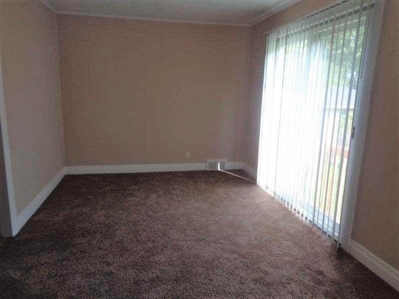 425 Judson St - Photo 3 of 16