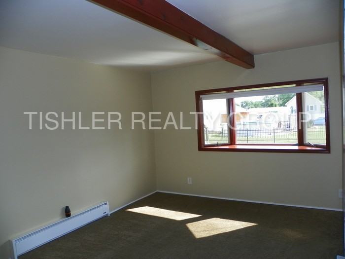 901 8th St - Photo 3 of 30