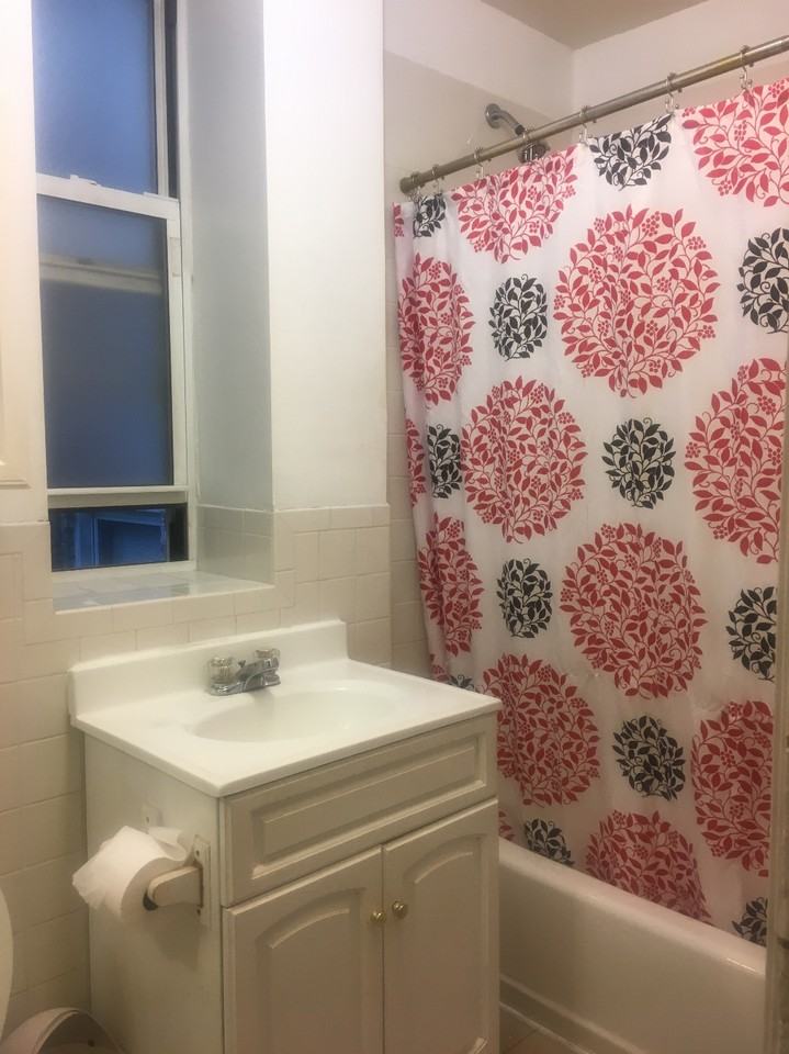 261 E 237th St - Photo 2 of 7