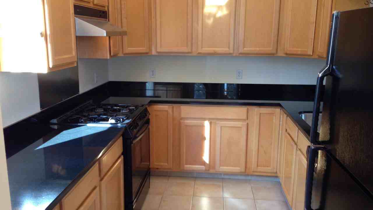 285 States St - Photo 3 of 4