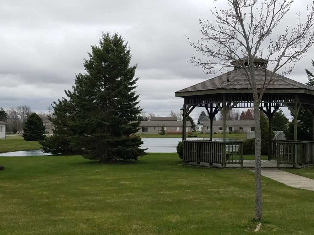 8576 Forest Creek Dr E - Photo 2 of 2