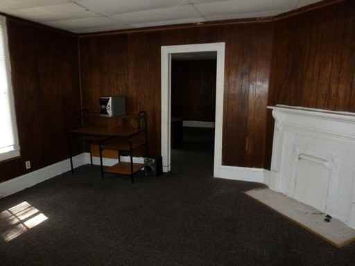 702 Jefferson St - Photo 2 of 4